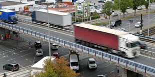 Straßenverkehr auf dem Südschnellweg in Hannover