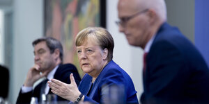 Angela Merkel spricht nach einer Telefonschaltkonferenz mit den Ministerpräsidenten