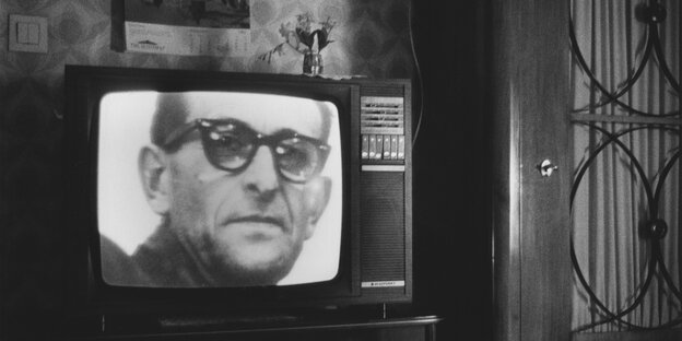 Adolf Eichmann erscheint auf einem Fernseher in den Sechzigern