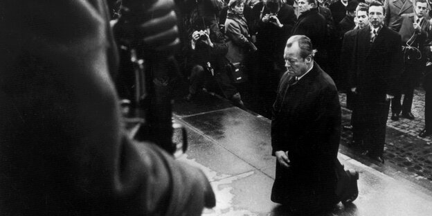 Willy Brandt kniet in Warschau Willy Brandt kniet in Warschau