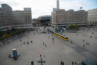 Blick aus der Luft auf einen leeren Alexanderplatz