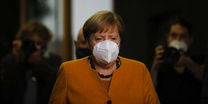 Angela Merkel mit Mundschutzmaske