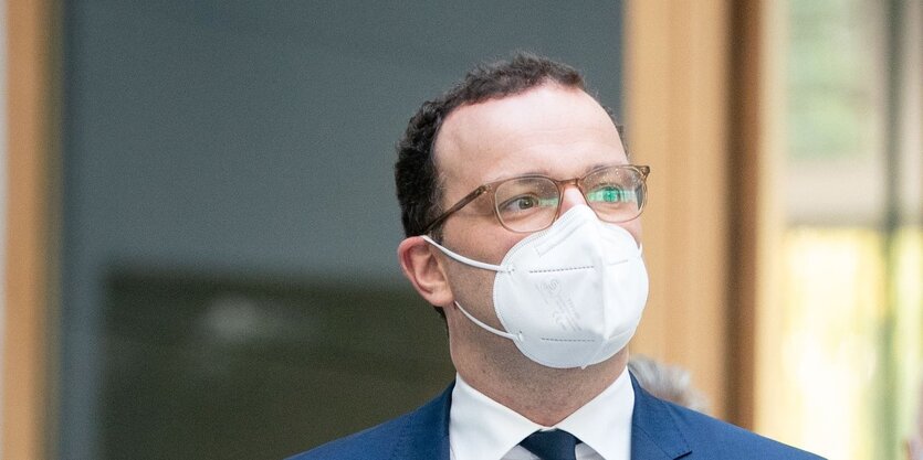 Jens Spahn mit Mundschutz