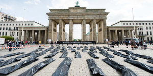 Protestaktion vor dem Brandenburger Tor in Berlin