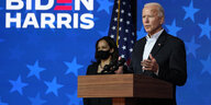 Joe Biden und Kalama Harris (im Hintergrund)