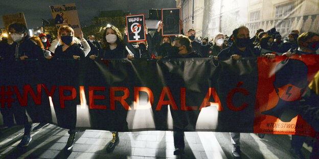 Demonstrantinnen in Polen gehen gegen das Abtreibungsverbot auf die Strasse