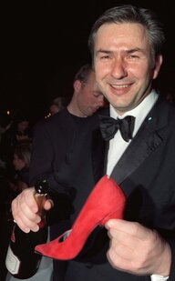 Wowereit mit einem roten Schuh Wowereit mit einem roten Schuh