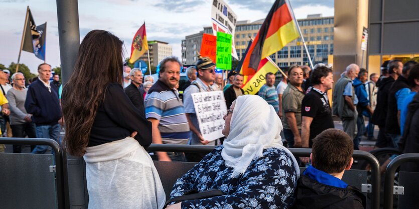 Pegida-Anhänger beim Montagsspaziergang