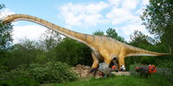 Lebensgroßes Modell eines Seismosaurus