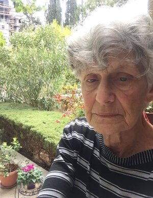 Porträt der Holocaust-Überlebenden Chana Arnon Porträt der Holocaust-Überlebenden Chana Arnon