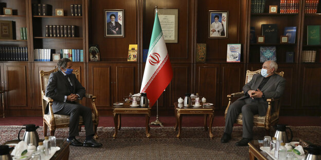 Im Gespräch: IAEO-Chef Rafael Grossel mit Irans Außenminister Mohammed Dschawad in Teheran