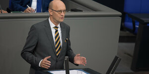 Frank Pasemann spricht im Bundestag.