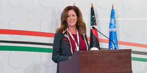 UN-Libyenbeauftragte Stephanie Williams am Rednerinnenpult