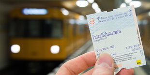 Ein Bahnticket der Berliner Verkehrs-Betriebe