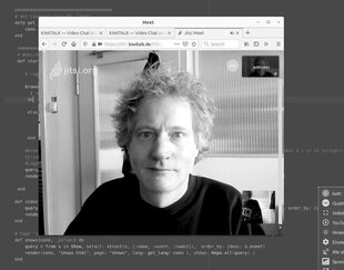 Sebastian Keith Bayer, IT-Unter­nehmer in München während einer Videokonferenz