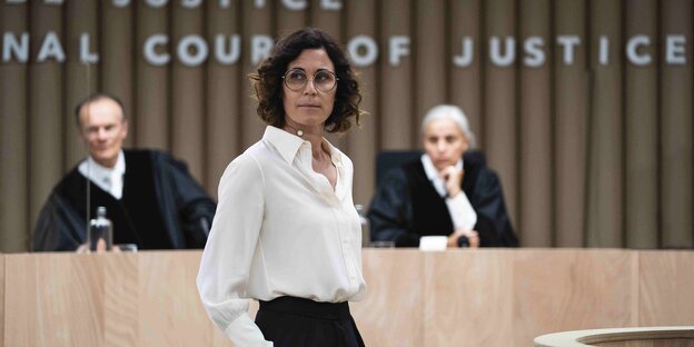 Nina Kunzendorf als Wiebke Kastager im Gerichtssaal