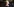 Ein Mann mit Trump-Maske steht vor dem Trump Tower in New York