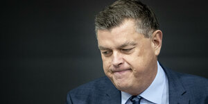 Der dänische Landwirtschaftsminister Mogens Jensen schaut bedröppelt.