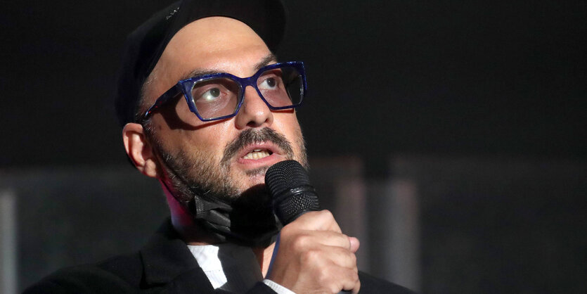 Kirill Serebrennikov: russischen Regisseur und Theaterdirektor spricht während eines Charity Konzerts in ein Mikrofon.