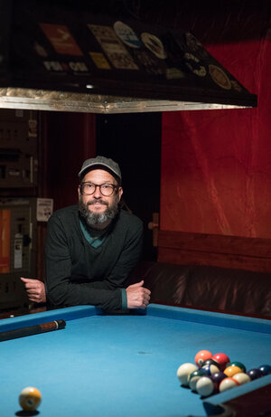 Martin Kaltenmaier ist Besitzer einer Bar in Prenzlauer Berg - er hat sich vor einem Billardtisch fotografieren lassen Martin Kaltenmaier ist Besitzer einer Bar in Prenzlauer Berg - er hat sich vor einem Billardtisch fotografieren lassen