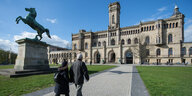 Die Fassade der Leibniz-Universität Hannover