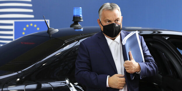 Viktor Orban steigt in Brüssel aus dem Auto