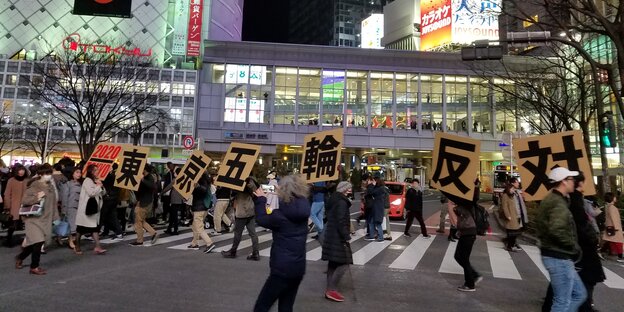 Demonstranten in der Innenstadt von Tokio