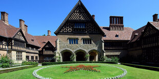 Blick von außen auf das Schloss Cecilienhof