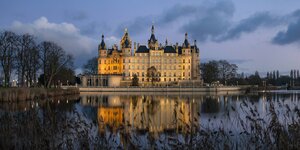 Schweriner Schloss bei nacht
