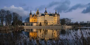 Schweriner Schloss bei nacht