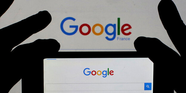 ein Smartphone mit Google Logo