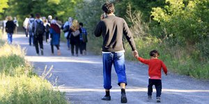 Afghanische Flüchtlinge nach dem illegalen Übertritt der serbisch-ungarischen Grenze
