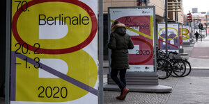 Großflächige Werbeplakate werben für die Berlinale in 2020