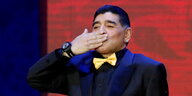 Maradona mit Handkuss
