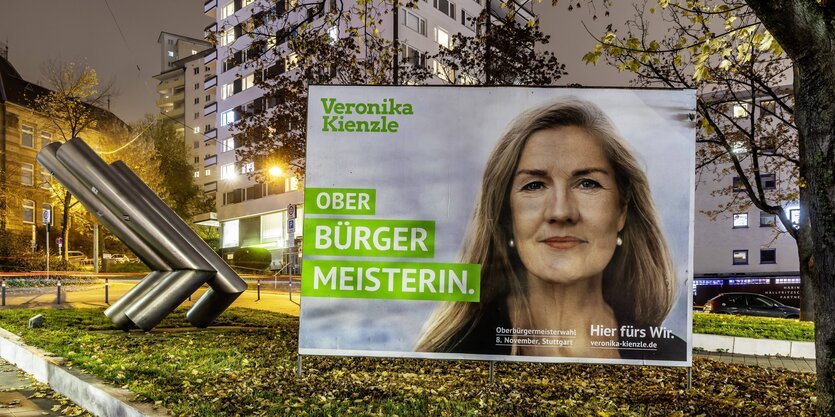 Veronika Kienzle (Grüne) auf einem Wahlplakat in Stuttgart