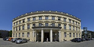 Blick auf das Palais am Festungsgraben