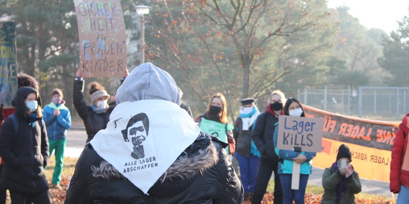 Frauen protestieren in Eisenhüttenstadt