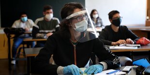 Schüler*innen in einem Klassenzimmer in Sintra/Portugal