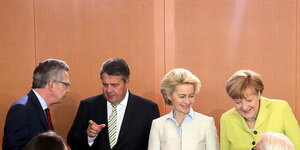 Sigmar Gabriel inmitten von CDU-Politikern