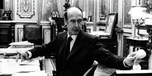 Valery Giscard d'Estaing in seinem Arbeitszimmer