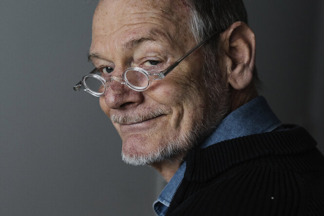 Klaus Becker in einer Großaufnahme (mit Brille)