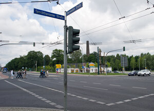 Das Straßenschild an einer Kreuzung Das Straßenschild an einer Kreuzung