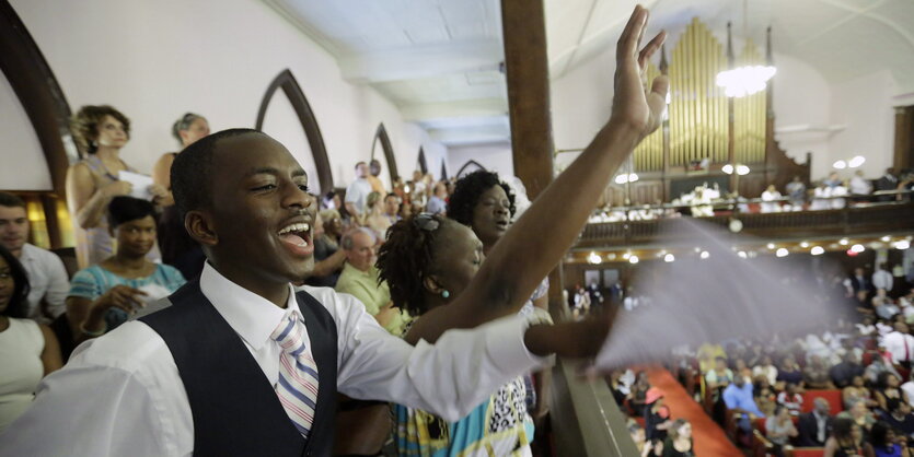 Betende Afroamerikaner in der Kirche von Charleston