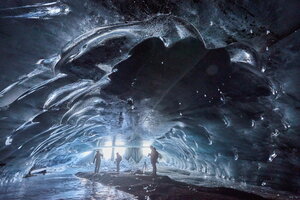 Eine vereiste Höhle