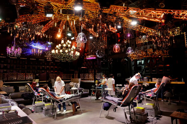 Ein medizinisches Zentrum in einem leeren Nachtclub