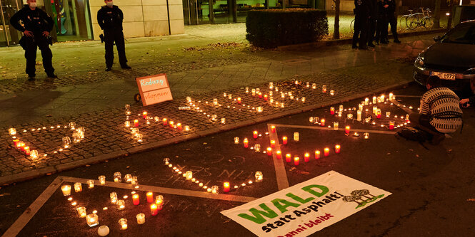 Mahnwache zum Danni vor der Hess. Landesvertretung