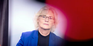 Christine Lambrecht (SPD), Bundesministerin der Justiz und für Verbraucherschutz, gibt ein Pressestatement