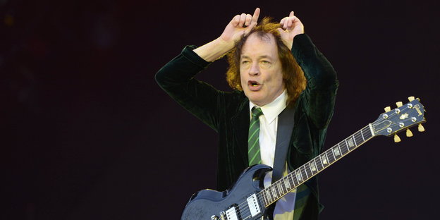ACDC-Musiker Angus Young beim Konzert in Hannover
