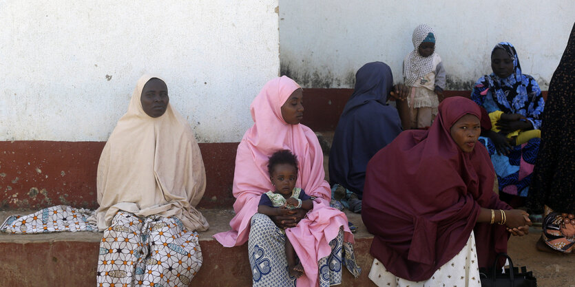 Ein undatierte Videostandbild des von Boko Haram veröffentlichten Videos zeigt Jungen an einem ungenannten Ort.