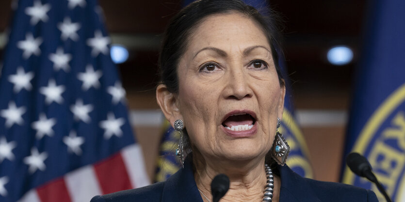 Deb Haaland, Abgeordnete der Demokraten, spricht im März über die Volkszählung